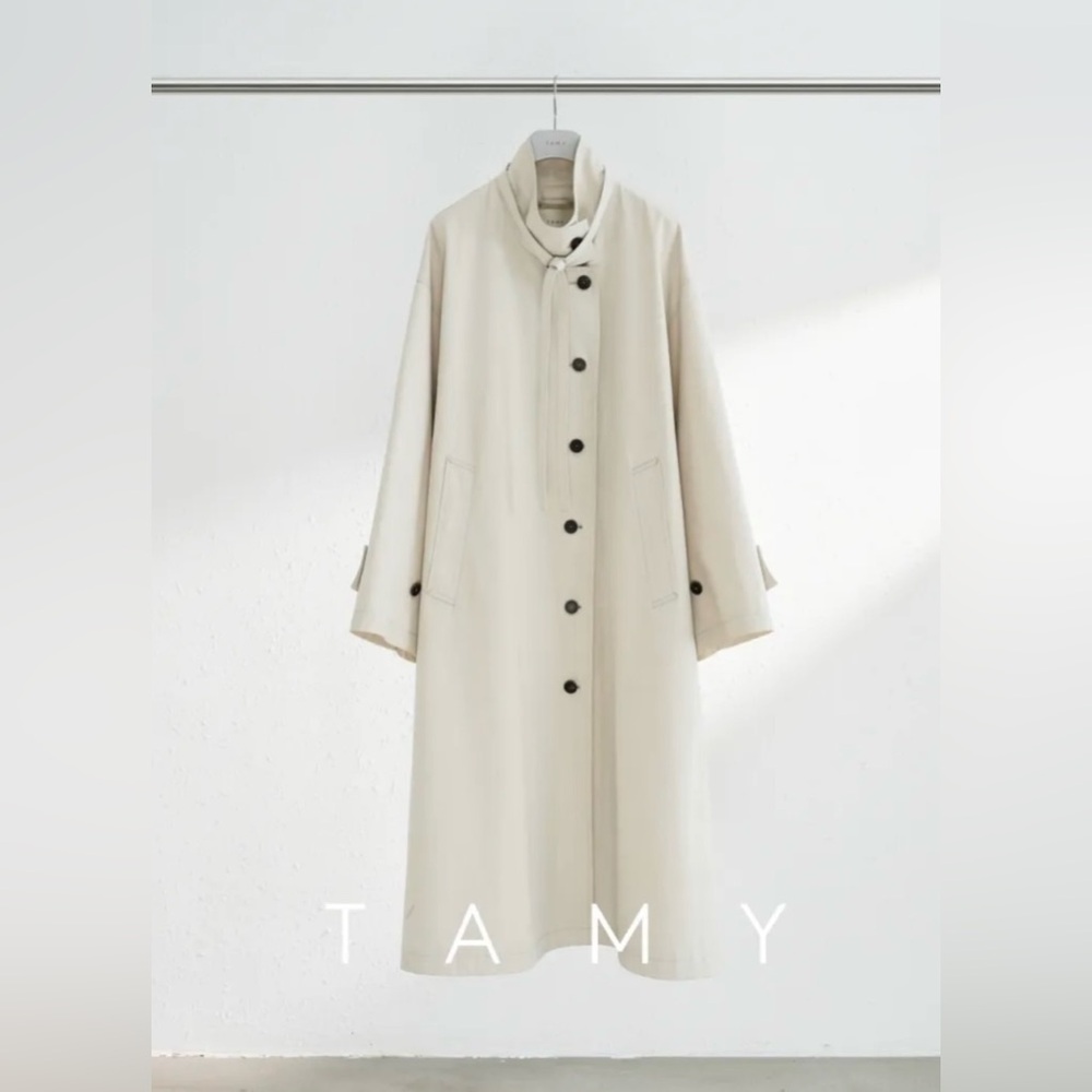 Trench coat in beige color